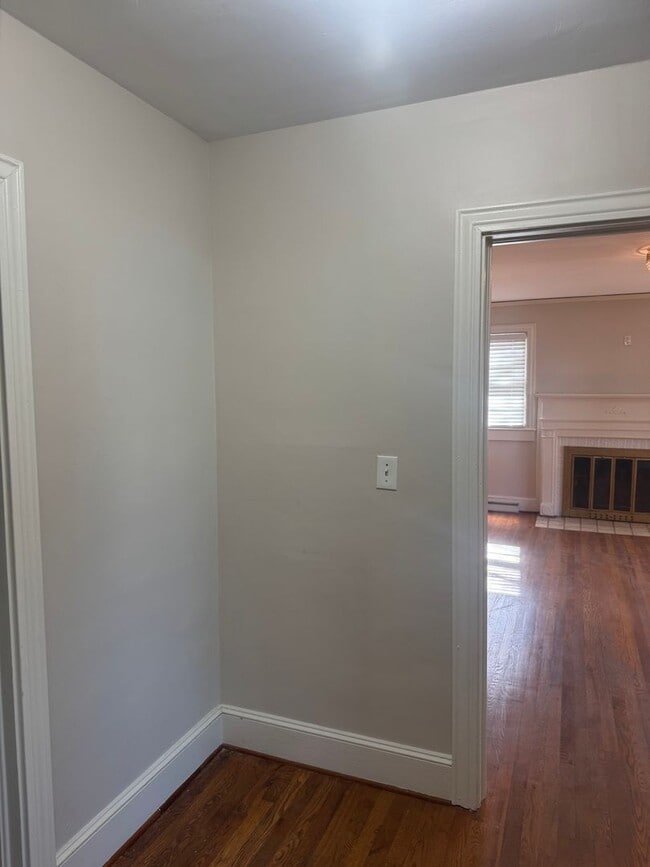 Building Photo - Fantastic Location & Price......More pictu...