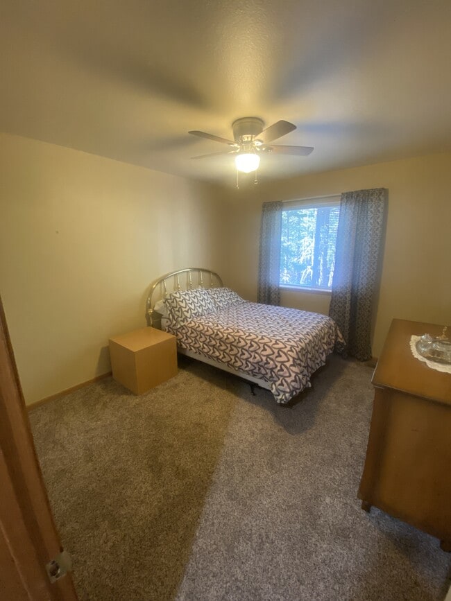 Building Photo - 1728 Mohican Dr