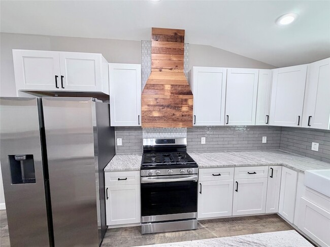 Building Photo - 710 N Rusk St