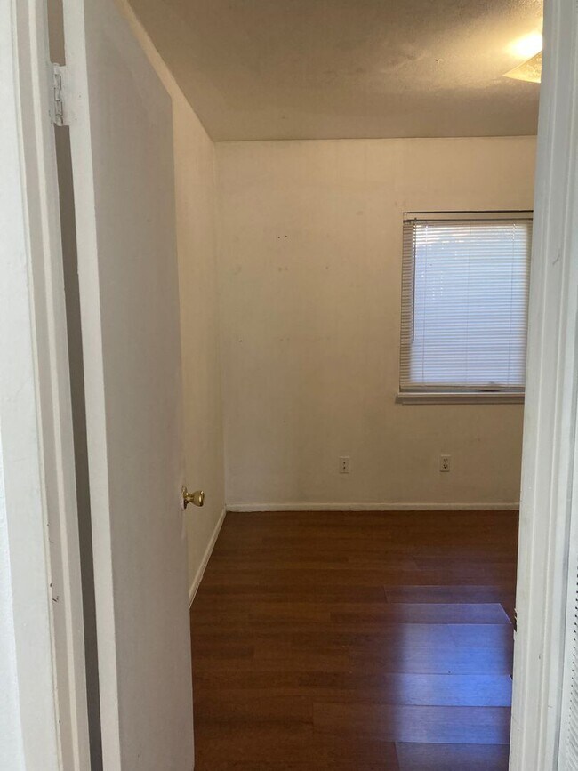 Building Photo - 406 Griffin St