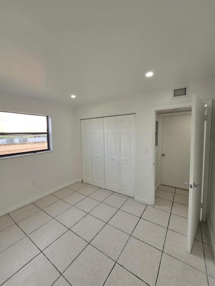 Building Photo - 2727 NW 17th Ter