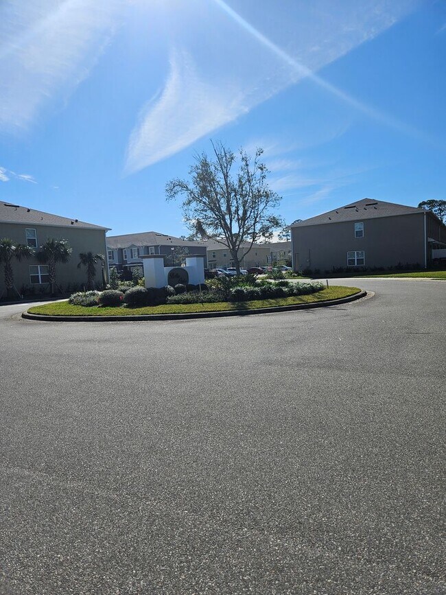 Building Photo - 3 BEDROOM 2 1/2 BATH TOWN HOME COMING SOON