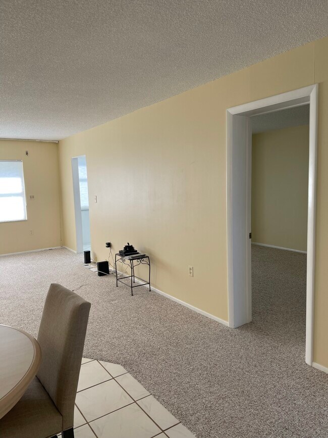 Building Photo - 4750 Cove Cir