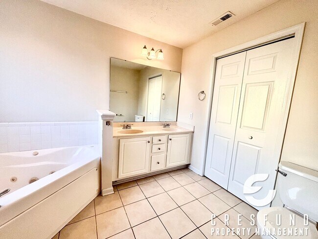 Building Photo - 2 Bed, 2 Bath - BRAND NEW CARPET!!! READY FOR MOVE IN TODAY!