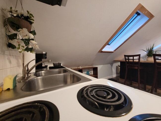 Building Photo - 3 Dean Ave