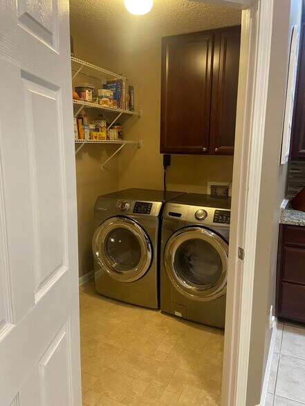 Building Photo - 437 Lake Monroe Pl