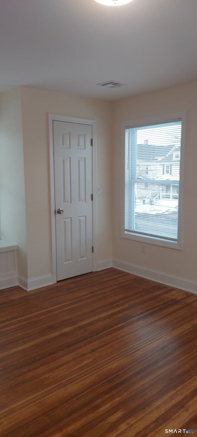 Building Photo - 67 Osborne Ave