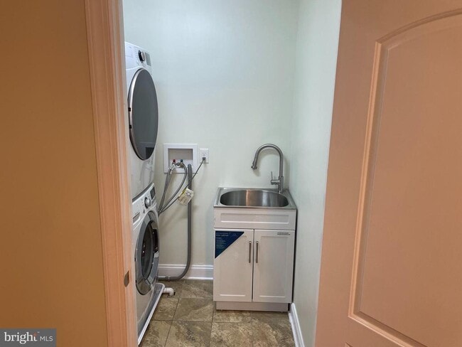 Building Photo - 3707 Fords Ln