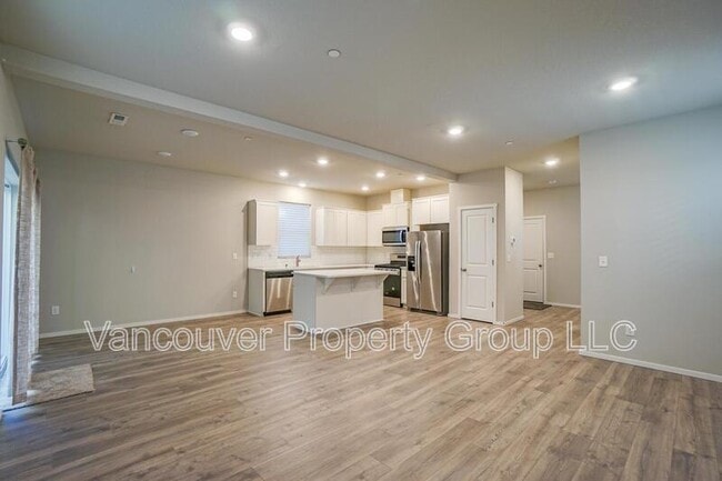 Building Photo - 9448 N Chestnut St