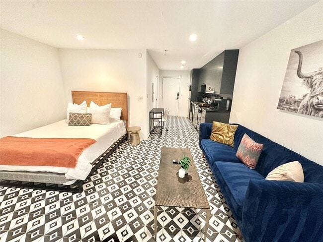 Building Photo - 201 Academy Dr