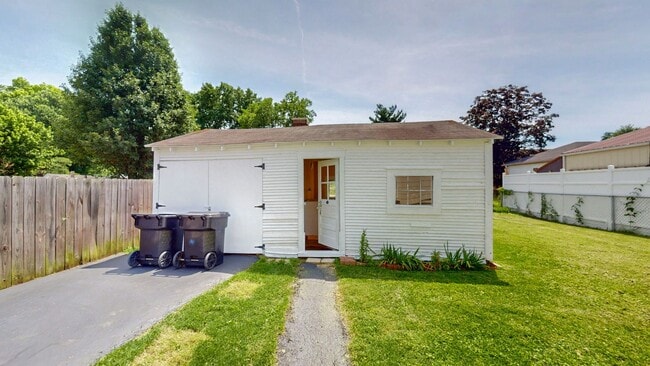Building Photo - Newly Renovated 2 Bed/1 Bath Home in Camp Taylor
