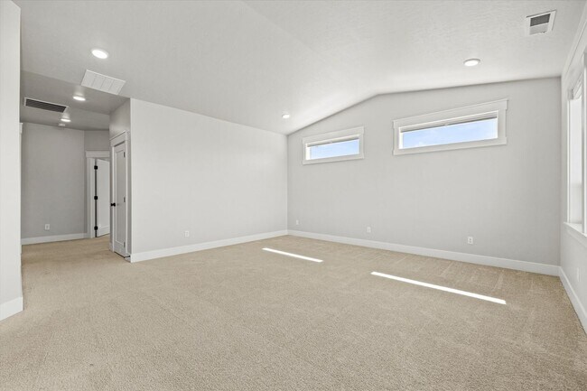 Building Photo - Luxury 4-Bedroom Home for Rent in Dry Cree...