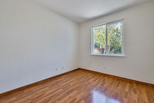 Building Photo - Spacious 4-Bedroom Home, Beautifully Maint...