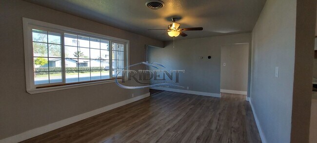 Building Photo - 3 bedroom, 2 bath home, with a bonus room