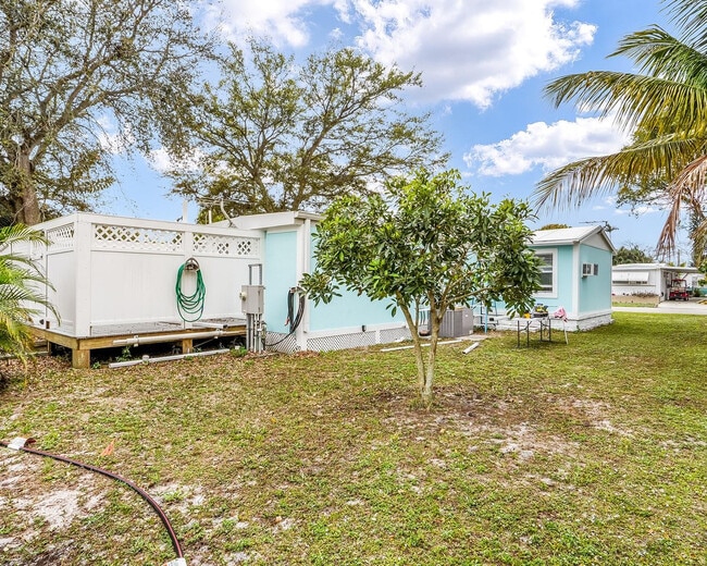 Building Photo - 1680 SW 84th Ave