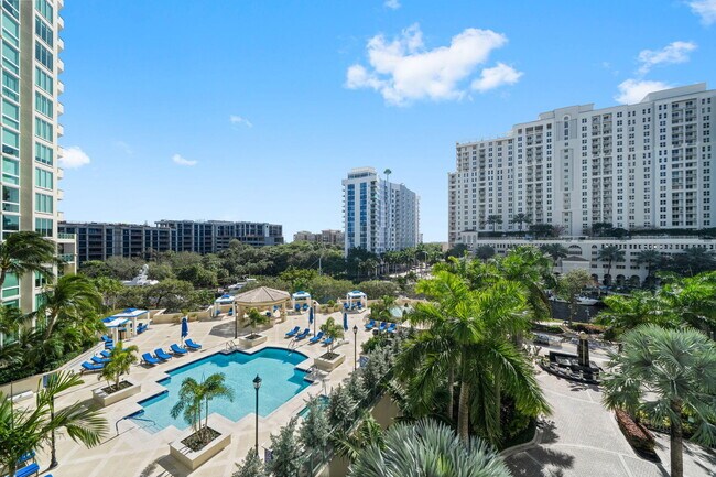 Building Photo - 347 N New River Dr E