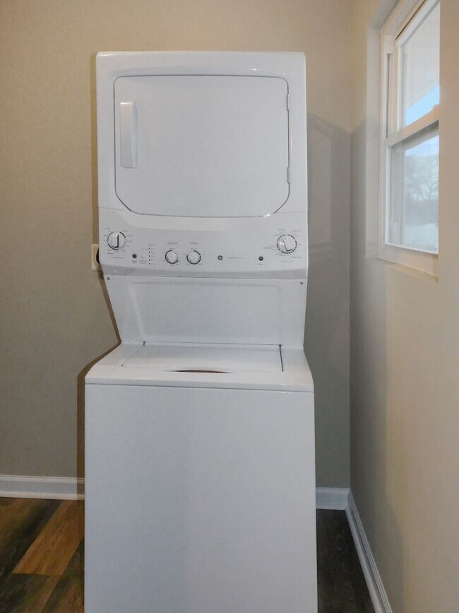 Building Photo - 11415 H G Trueman Rd