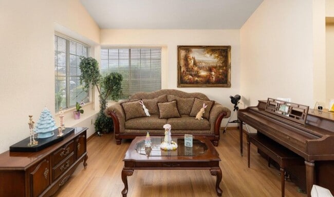 Building Photo - Beautiful House For Rent