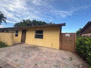 Building Photo - 4402 NW 5th Ave