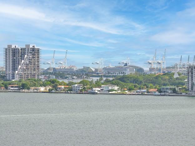 Building Photo - 700 NE 24th St