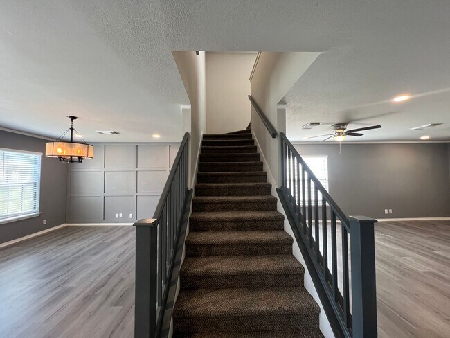 Building Photo - AWESOME Updated 4-Bed 2.5-Bath in Gruene C...