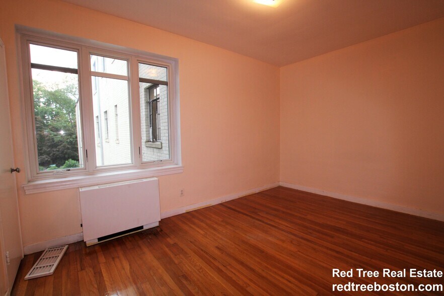 Building Photo - 573 Washington St