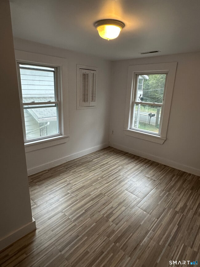 Building Photo - 151 Long Hill Ave