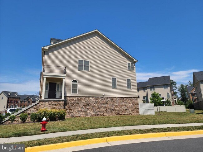 Building Photo - 25020 Cambridge Hl Ter