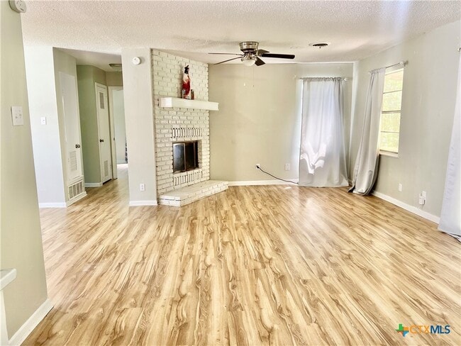 Building Photo - 1402 Duvall Dr