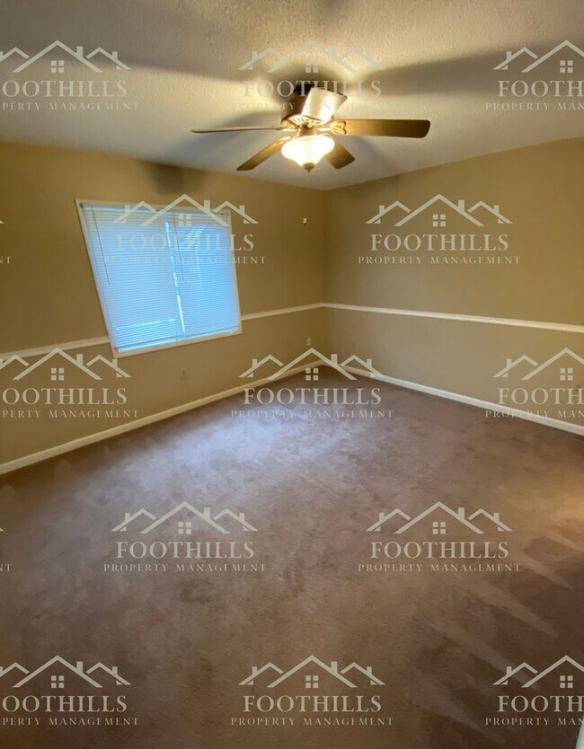 Building Photo - 2 bedroom, 2 bathroom condominium unit nea...