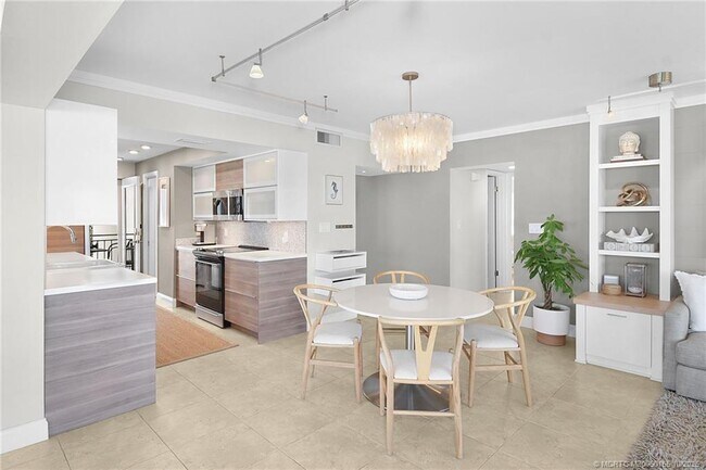 Building Photo - 1289 NE Ocean Blvd