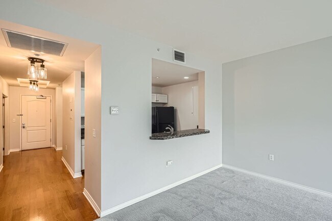 Building Photo - 300 W 11th Ave