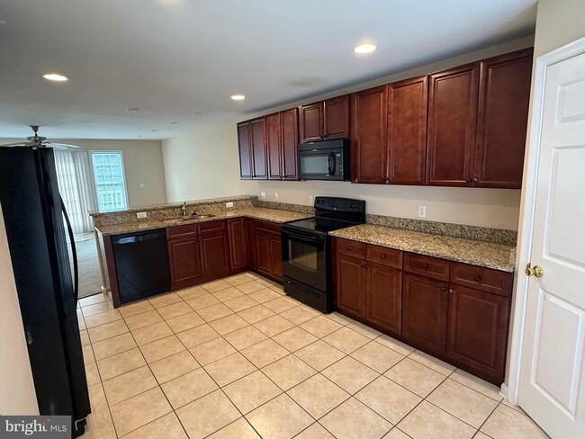 Building Photo - 202 Bell Tower Ct