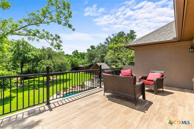 Building Photo - 1605 Alta Vista Loop