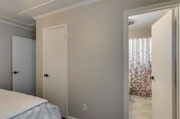 Building Photo - 720 Chisholm Trail