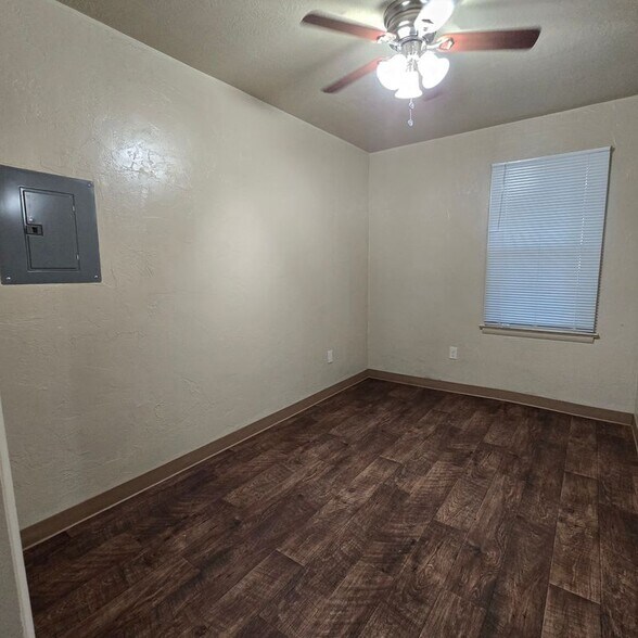 Building Photo - 307 N 9th St