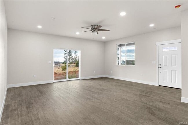 Building Photo - Newer 2BR/2BA Home in Paradise — 2-Car Garage, Yard, Pet-Friendly
