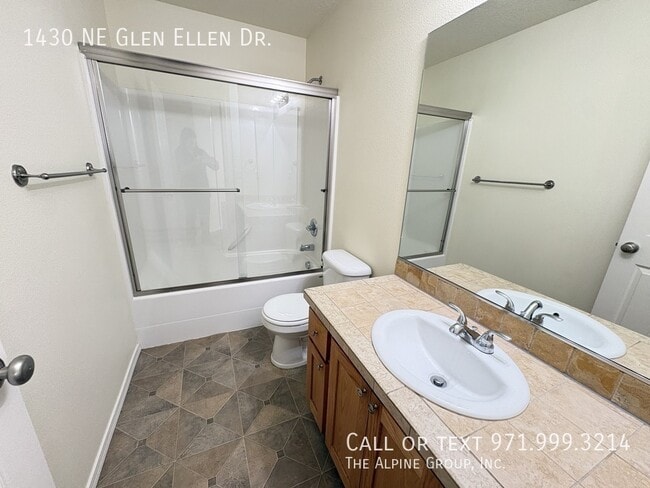 Building Photo - 1430 NE Glen Ellen Dr