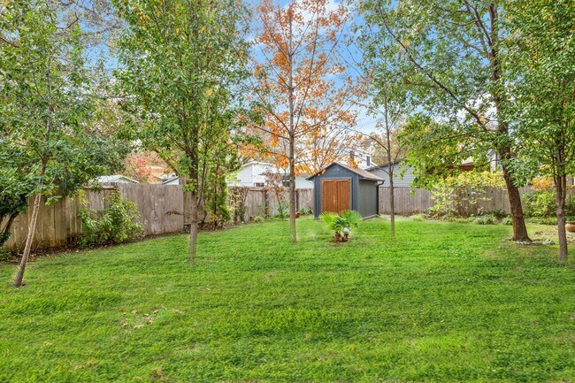 Building Photo - 1207 Romeria Dr