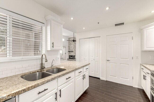 Building Photo - 11260 N 92nd St