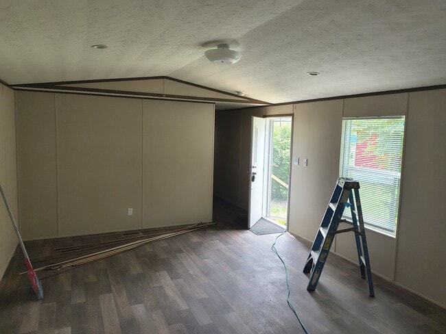 Building Photo - 117 Erie Dr