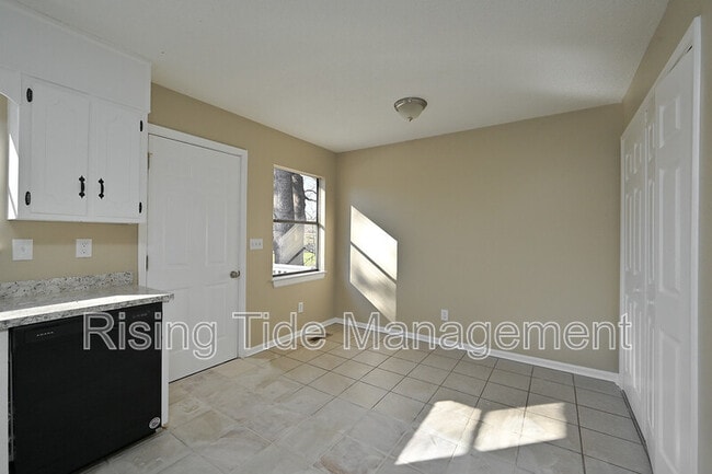 Building Photo - 436 10th Ct