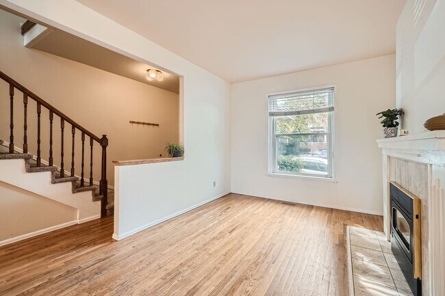 Building Photo - 823 E 22nd Ave