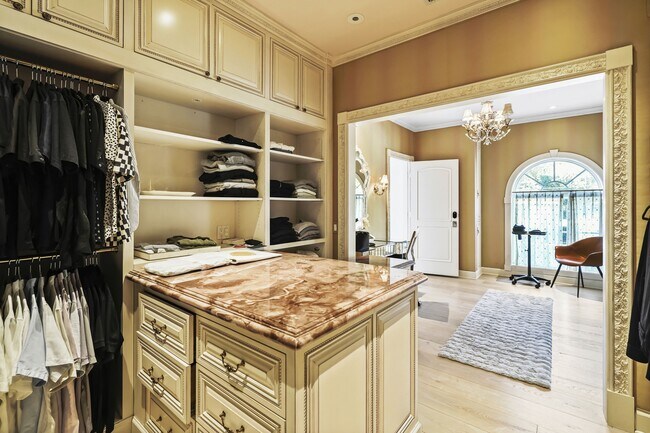 Building Photo - 23255 Mariposa De Oro St