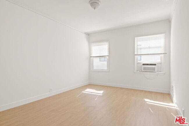 Building Photo - 186 N Clark Dr