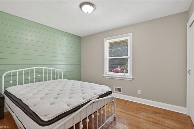 Building Photo - 2017 Lisbon Rd