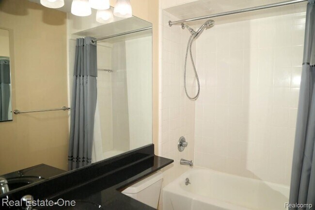 Building Photo - 1001 W Jefferson Ave