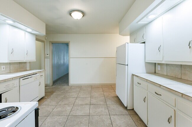 Building Photo - Large 3 bedroom in Tech Terrace