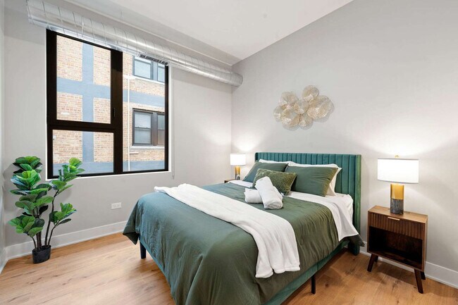 Building Photo - 6044 N Winthrop Ave