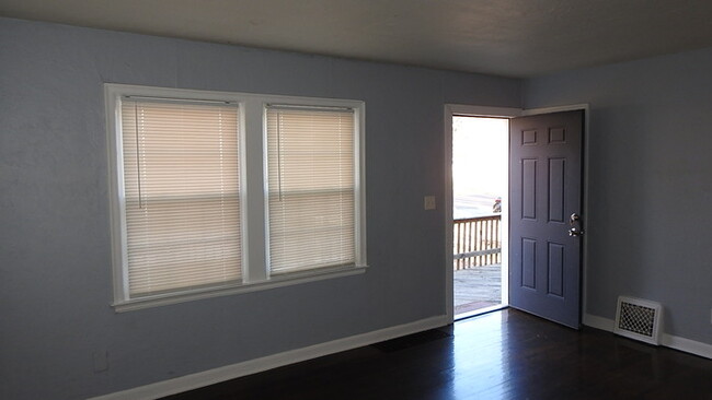 Building Photo - 3bedroom - 1 bath in Raytown